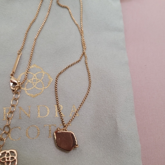 Kendra Scott Necklace - Rose Gold - Picture 2 of 2